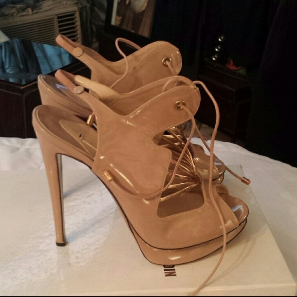 Shoe